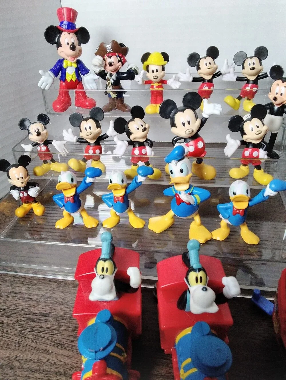 Disney Mickey & Friends Bundle (37) Pieces.